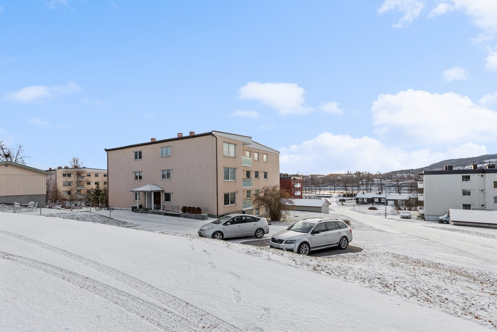 Det er rullestolrampe inngangspartiet som sørger for helt trinnfri adkomst Galleribilde