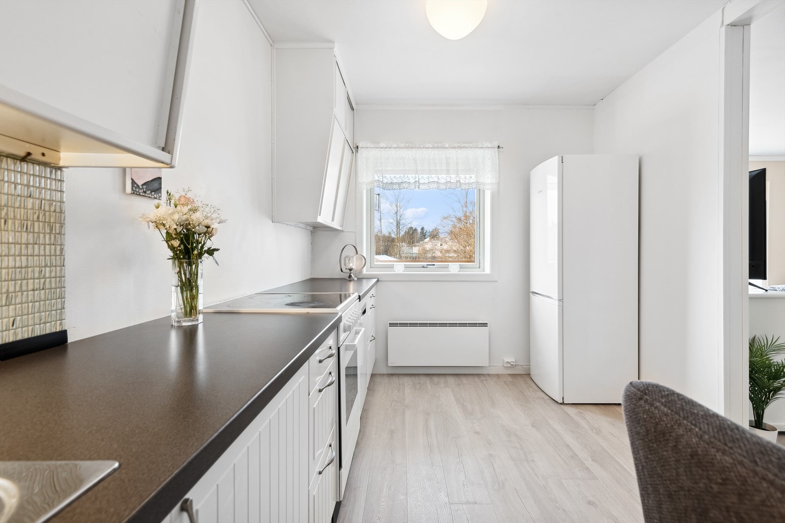 Det er plass til frittsåtende hvitevarer på kjøkkenet Galleribilde
