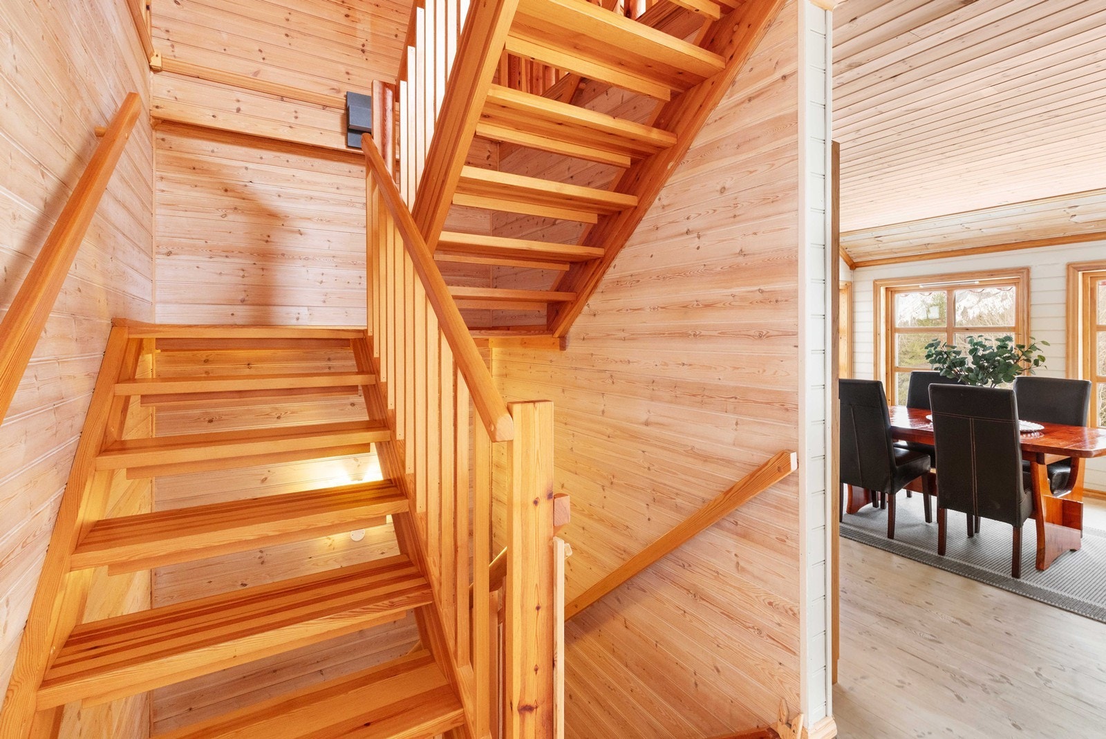 Trappegang med lett tilkomst til loft og u.etasje Galleribilde