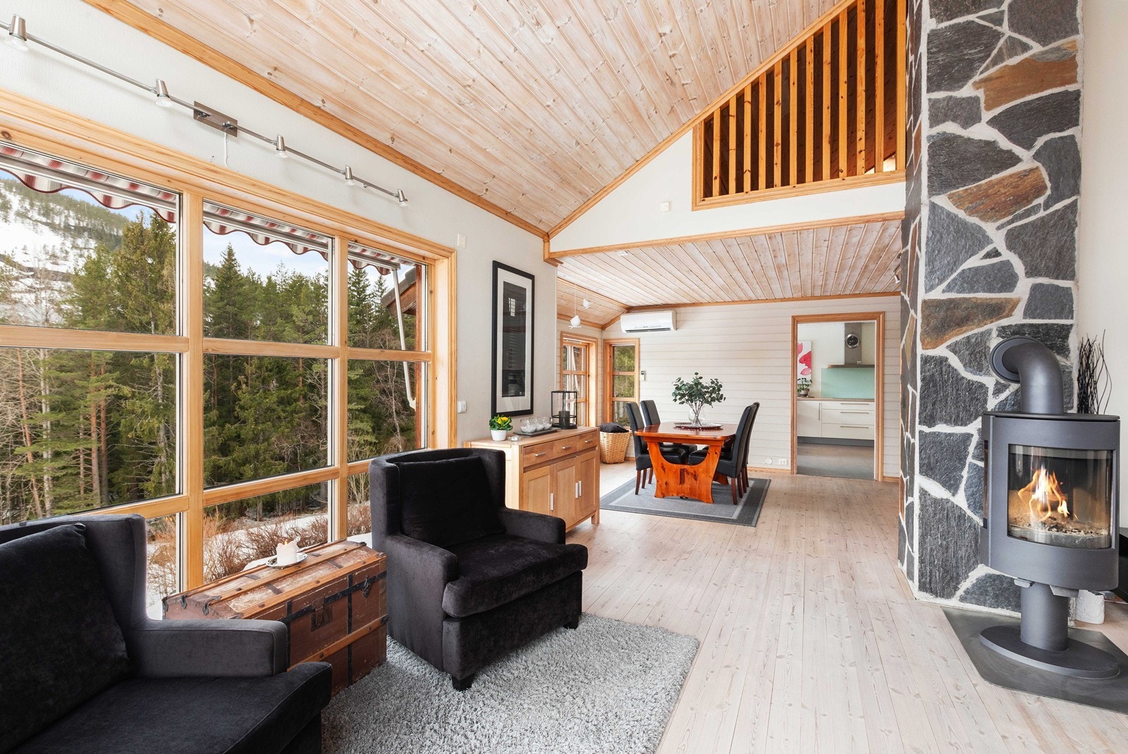 Vedovnen gir god varme på kjølige dager Galleribilde