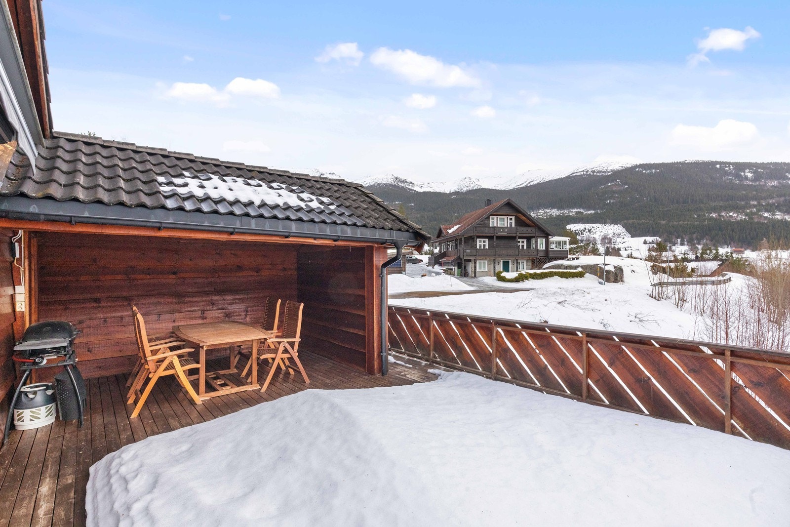 Trivelig overbygget hagestue - bare å glede seg til vår og sommer! Galleribilde