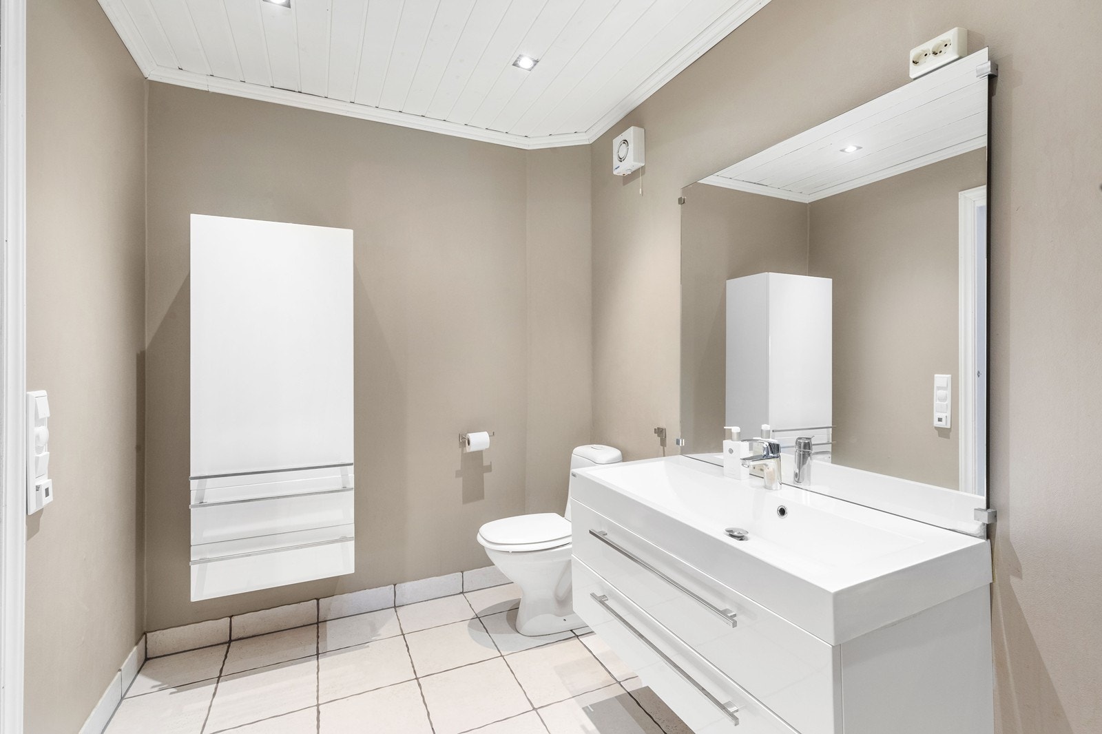 Stort bad nede Galleribilde