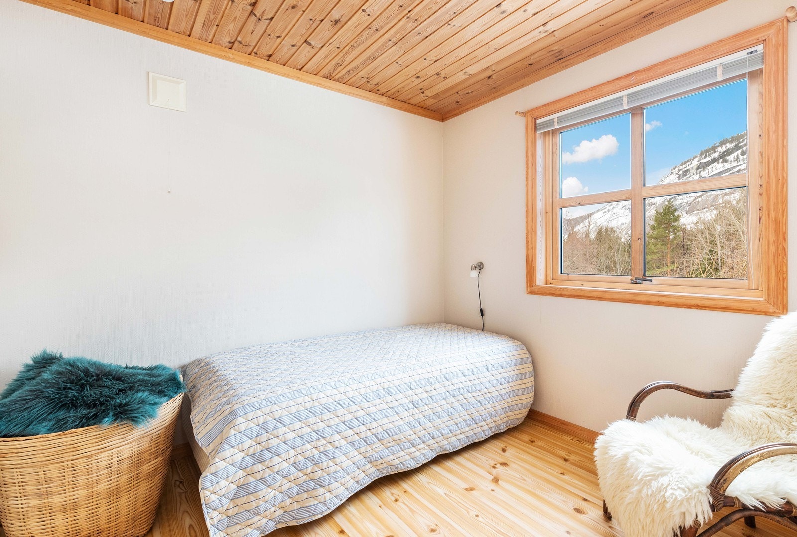 Soverom nede Galleribilde