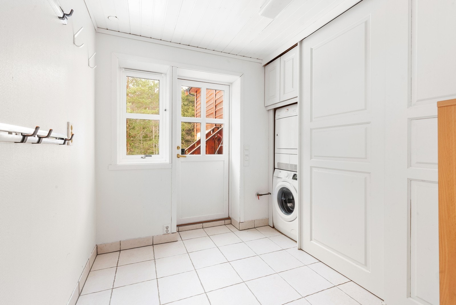 Praktisk med vaskerom med egen dør ut Galleribilde