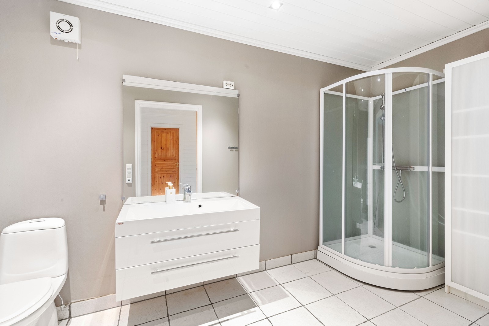 Stort bad nede Galleribilde