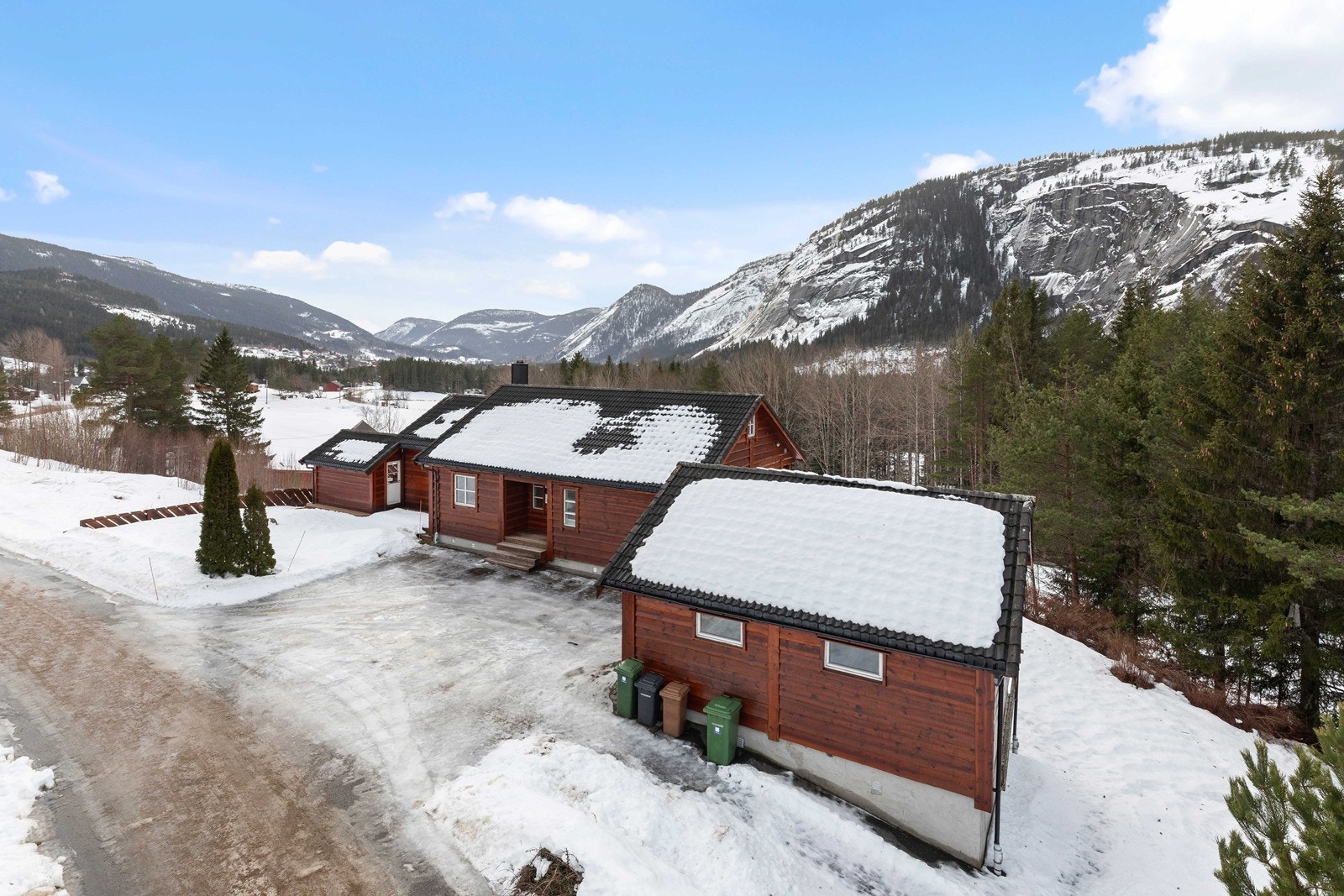 Velkommen til denne store flotte eiendommen nær Valle sentrum! Galleribilde