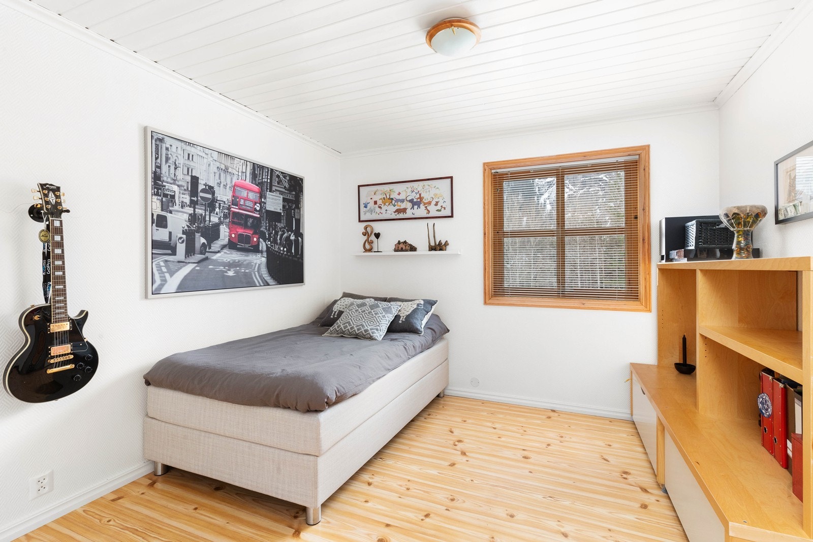 Soverom nede Galleribilde