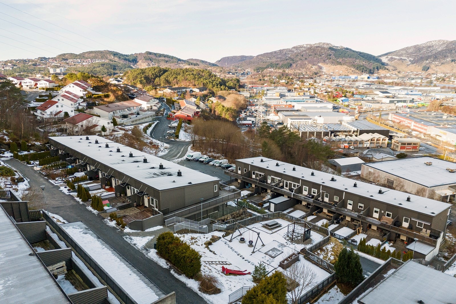 Det er flotte og naturskjønne turområder rett utenfor døren med blant annet Hjortlandsdalen og Rollandsfjellet. Galleribilde