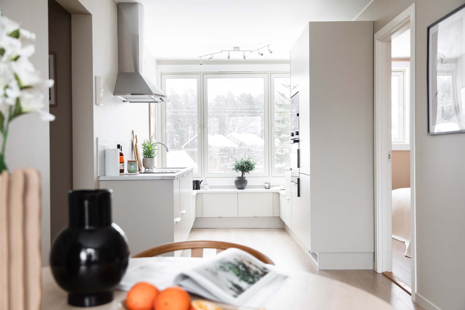 De sier at kjøkkenet er boligens hjerte. Da er det fint med en stilren og praktisk variant levert av HTH. Galleribilde