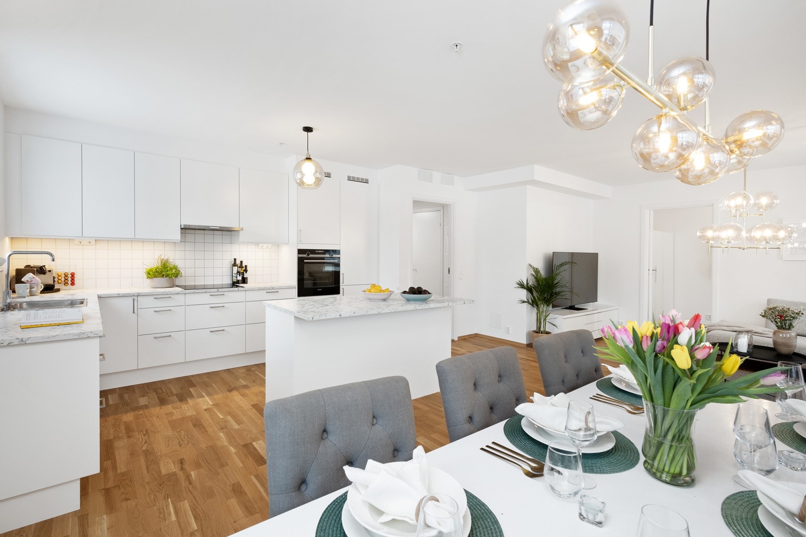 Nyere, moderne leilighet med god planløsning og standard. Galleribilde