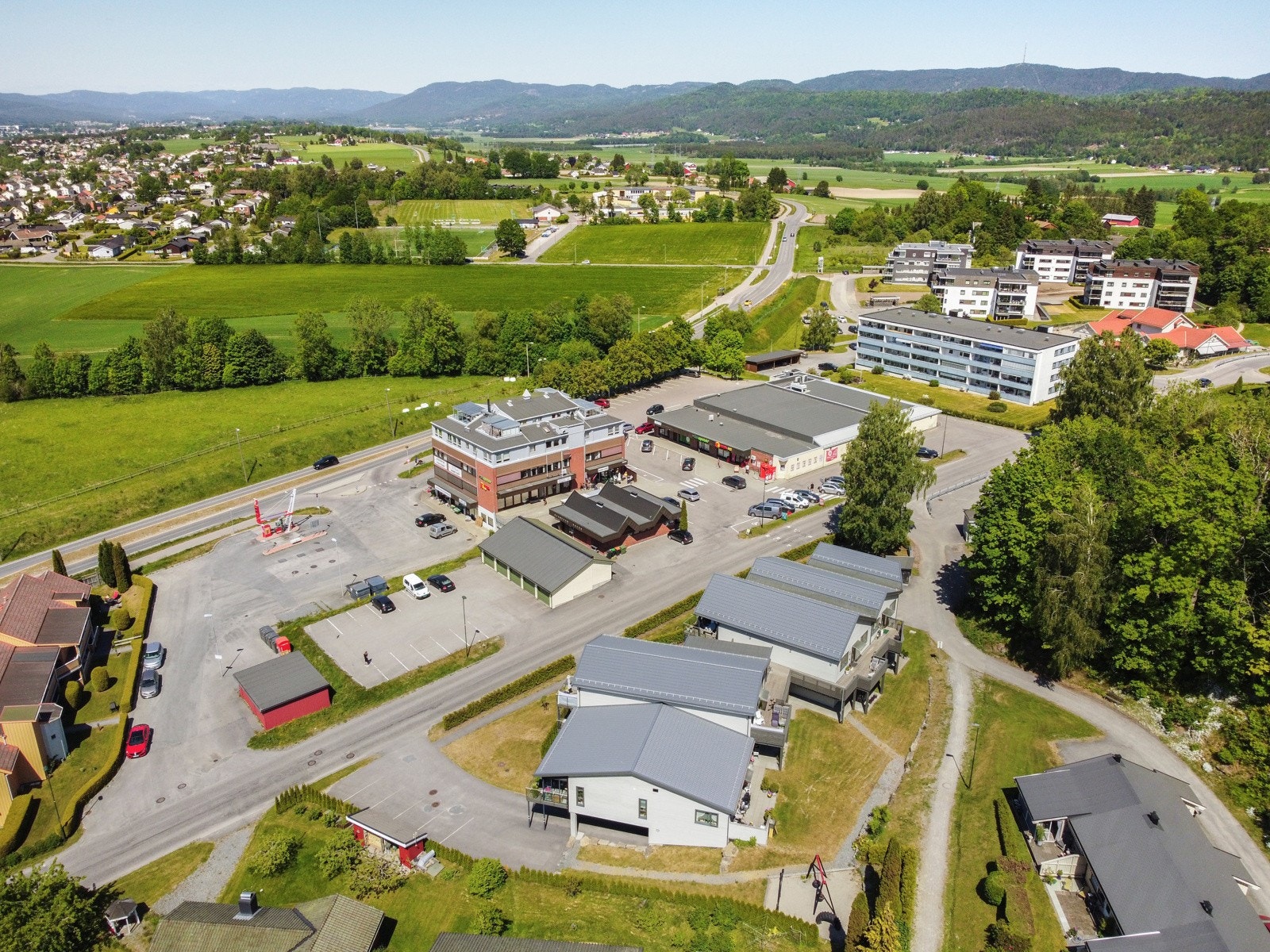 Boligen ligger i umiddelbar nærhet til Borgeåsen senter! Galleribilde