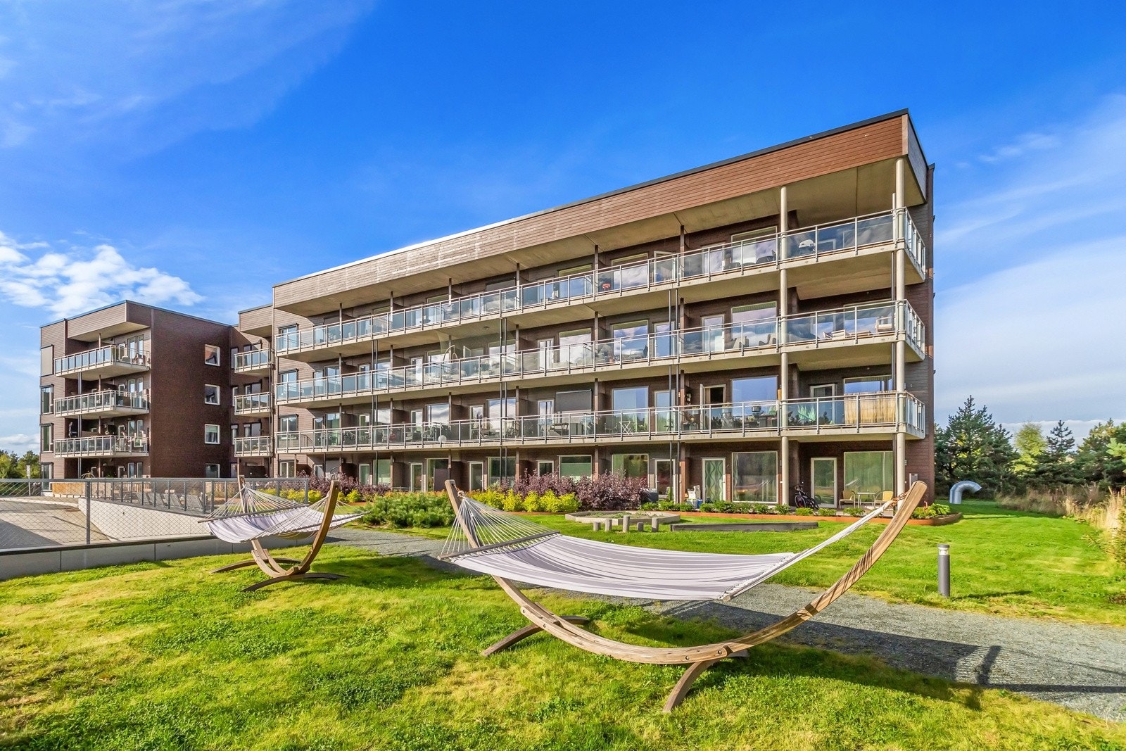 Fra leiligheten er det kort vei til kollektivtransport. Galleribilde