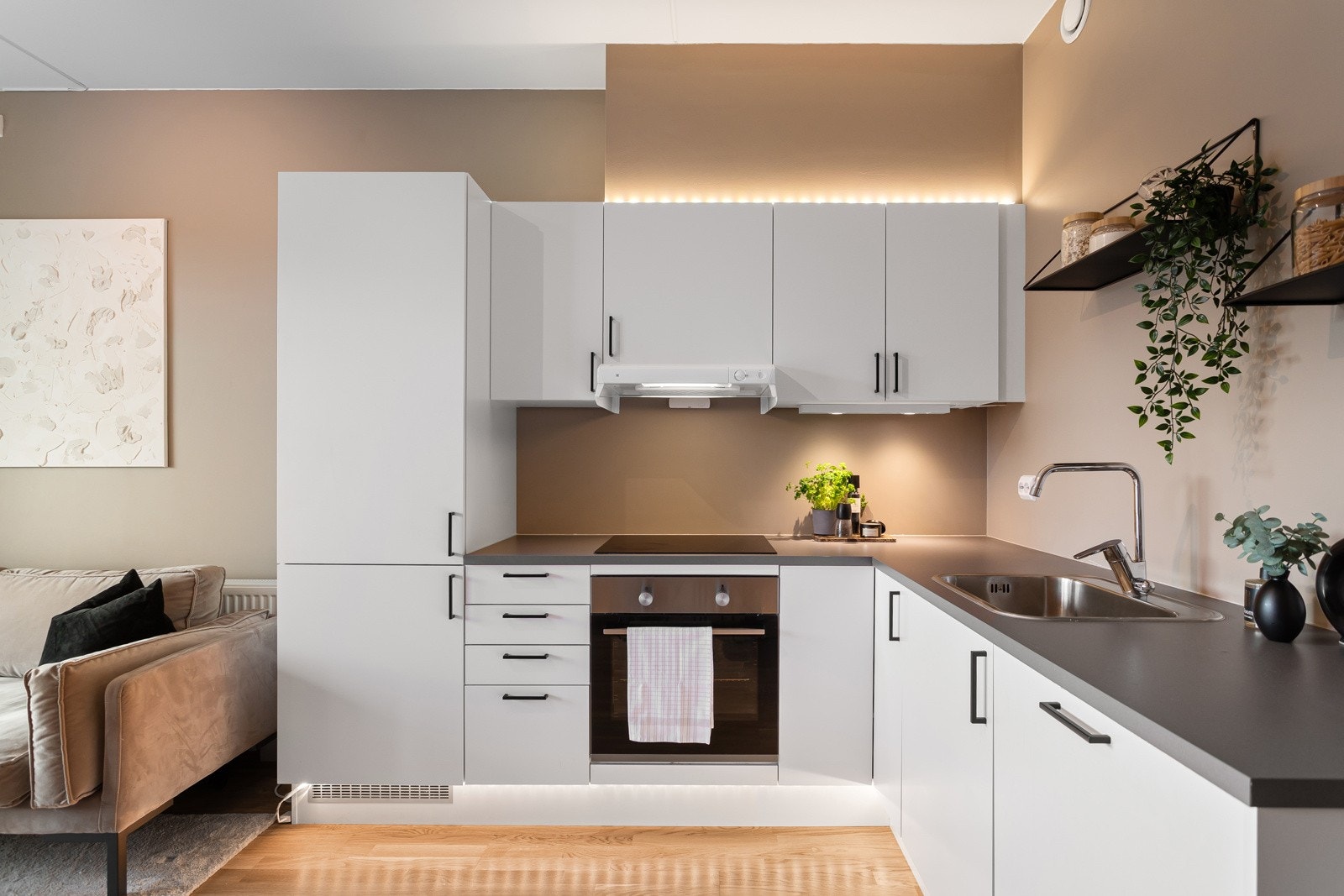 Moderne og arealeffektivt kjøkken med mange gode løsninger. Galleribilde