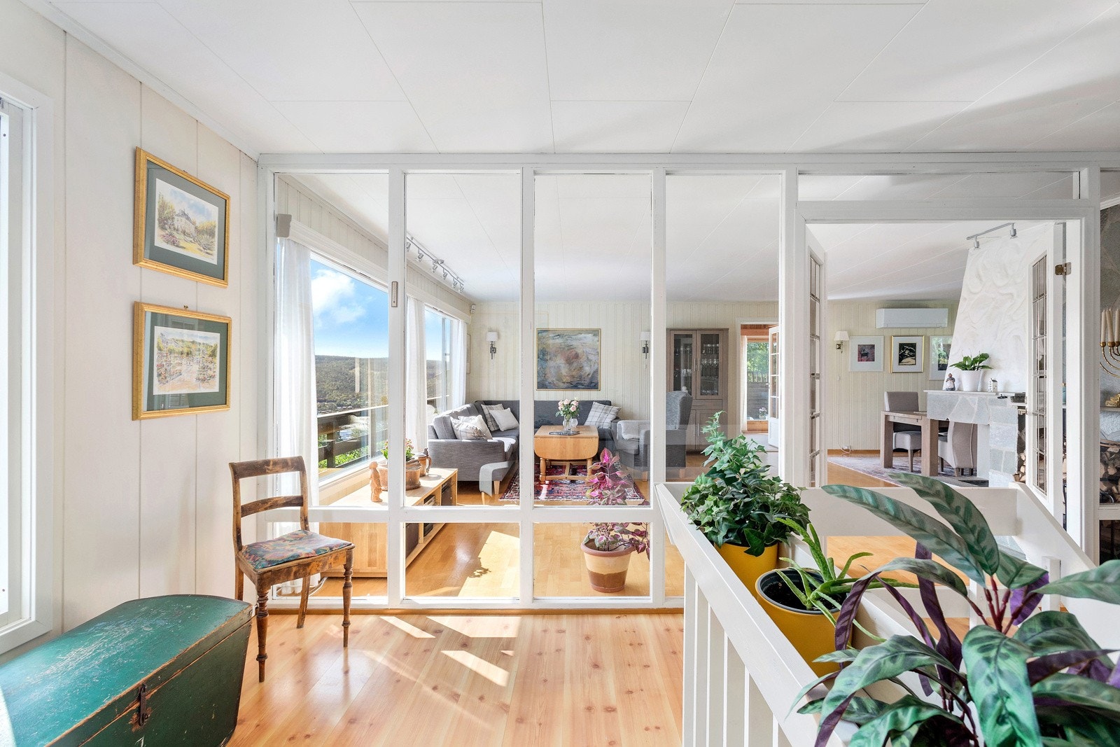 Forstue / stue med glass i skillevegg mellom stuene Galleribilde