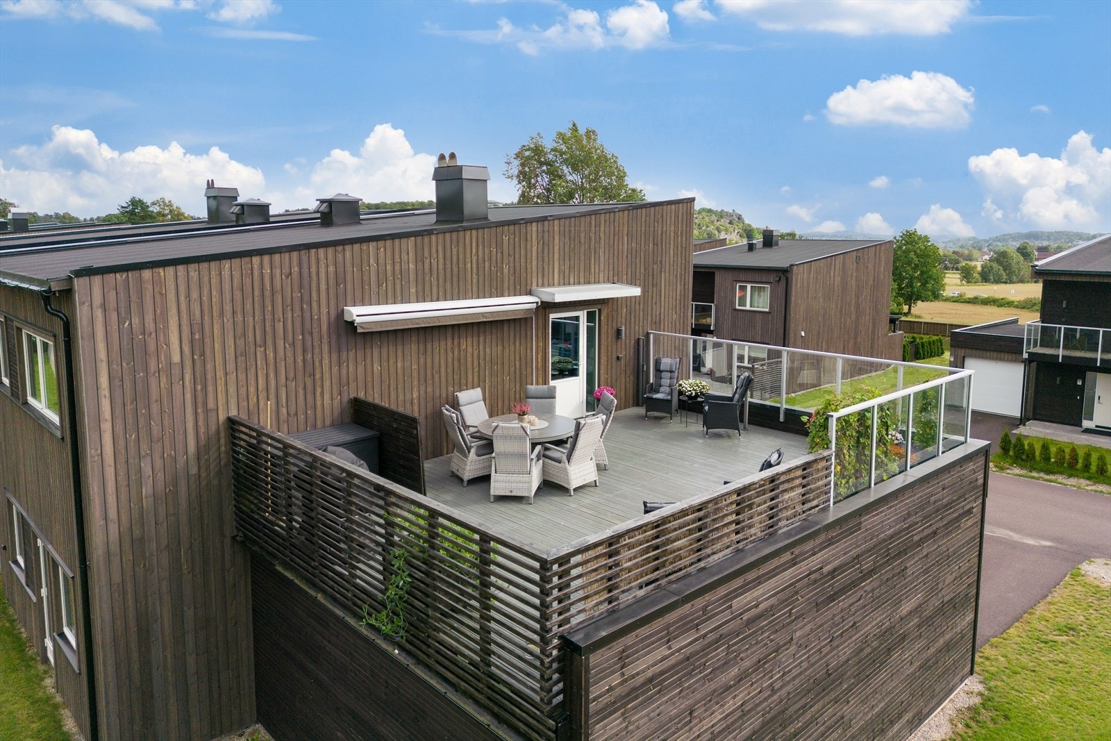 Ca. 50 kvm solrik takterrasse m/markise Galleribilde