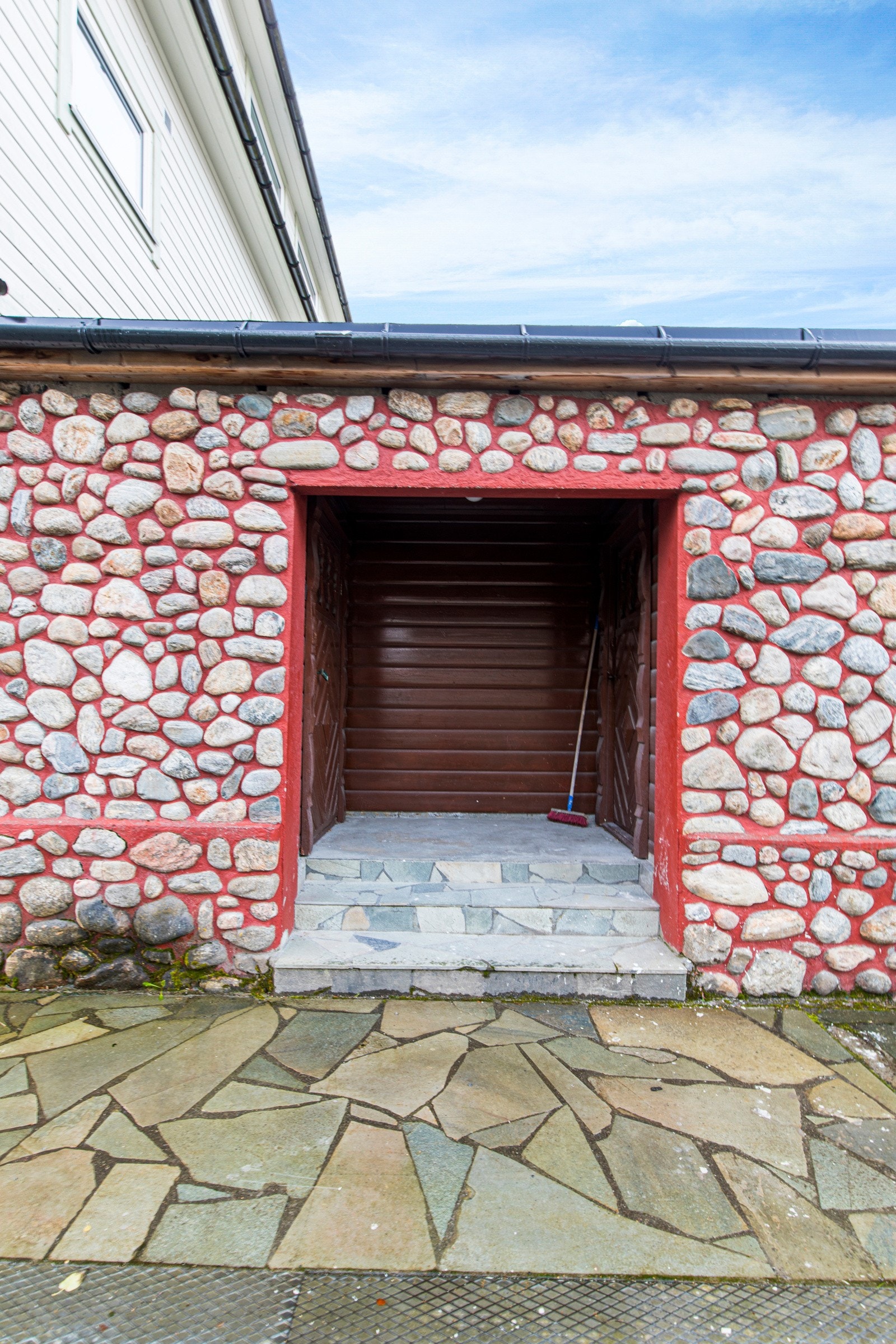 Inngangsparti til leilighet i 2.etasje. Galleribilde