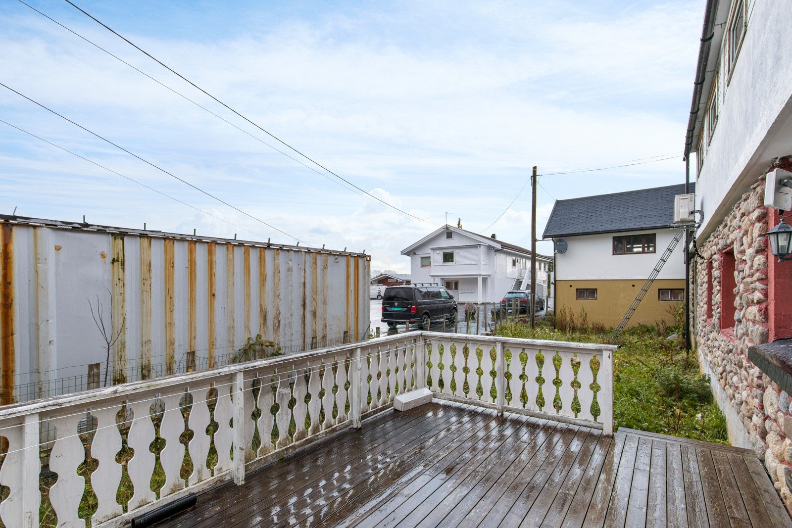 Fra stue er det utgang til terrasse. Galleribilde
