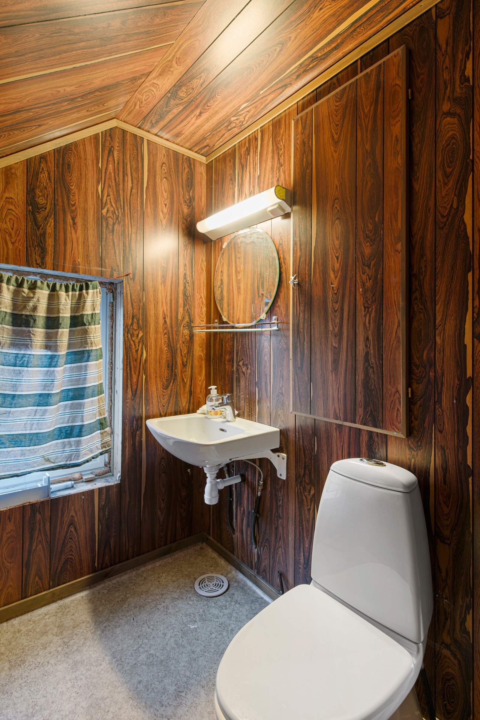 Eldre wc-rom. Galleribilde