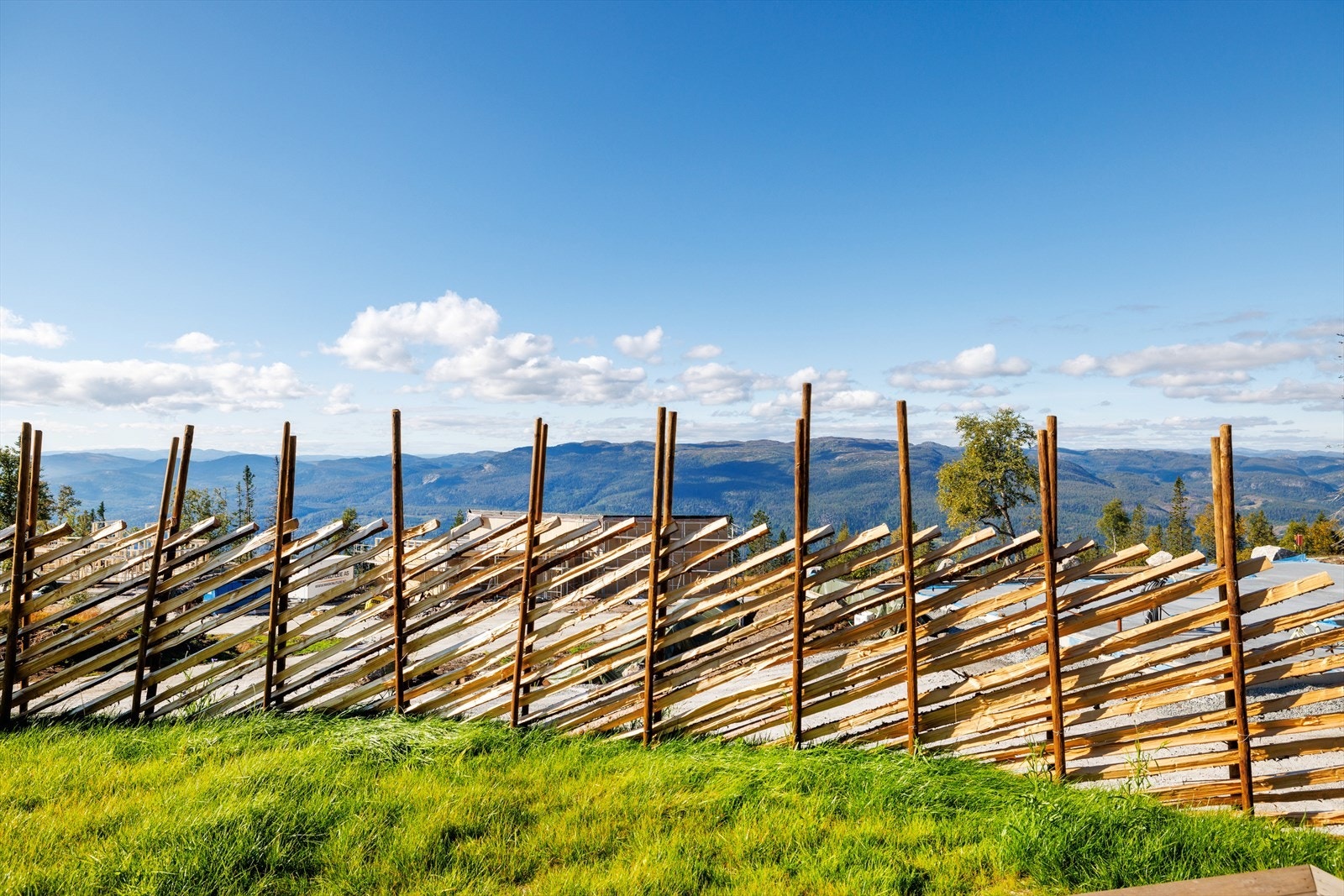 Norefjell vest byr på unik utsikt, flotte solforhold og gode turmuligheter rett utenfor døren! Galleribilde