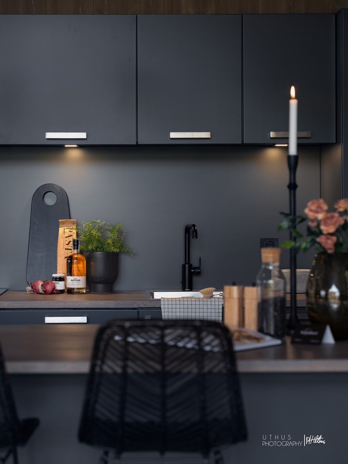 (Bildet er tatt fra en tidligere oppført hytte, og er kun ment som illustrasjon av farge- og materialvalg. Avvik vil forekomme.) Galleribilde