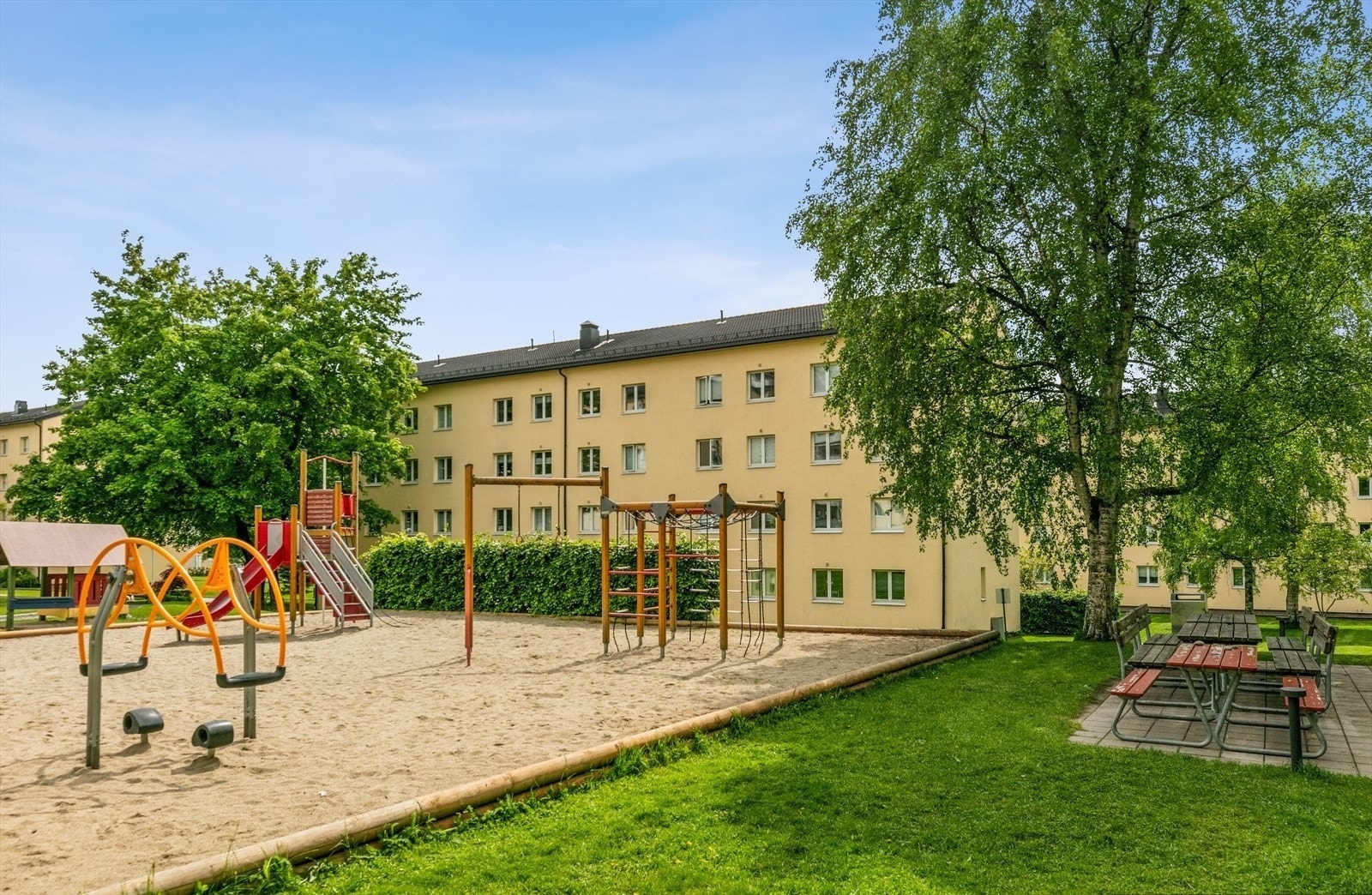 Meget attraktiv og sentral beliggenhet på Storo, i godt drevet borettslag med god vedlikeholdshistorikk. Galleribilde