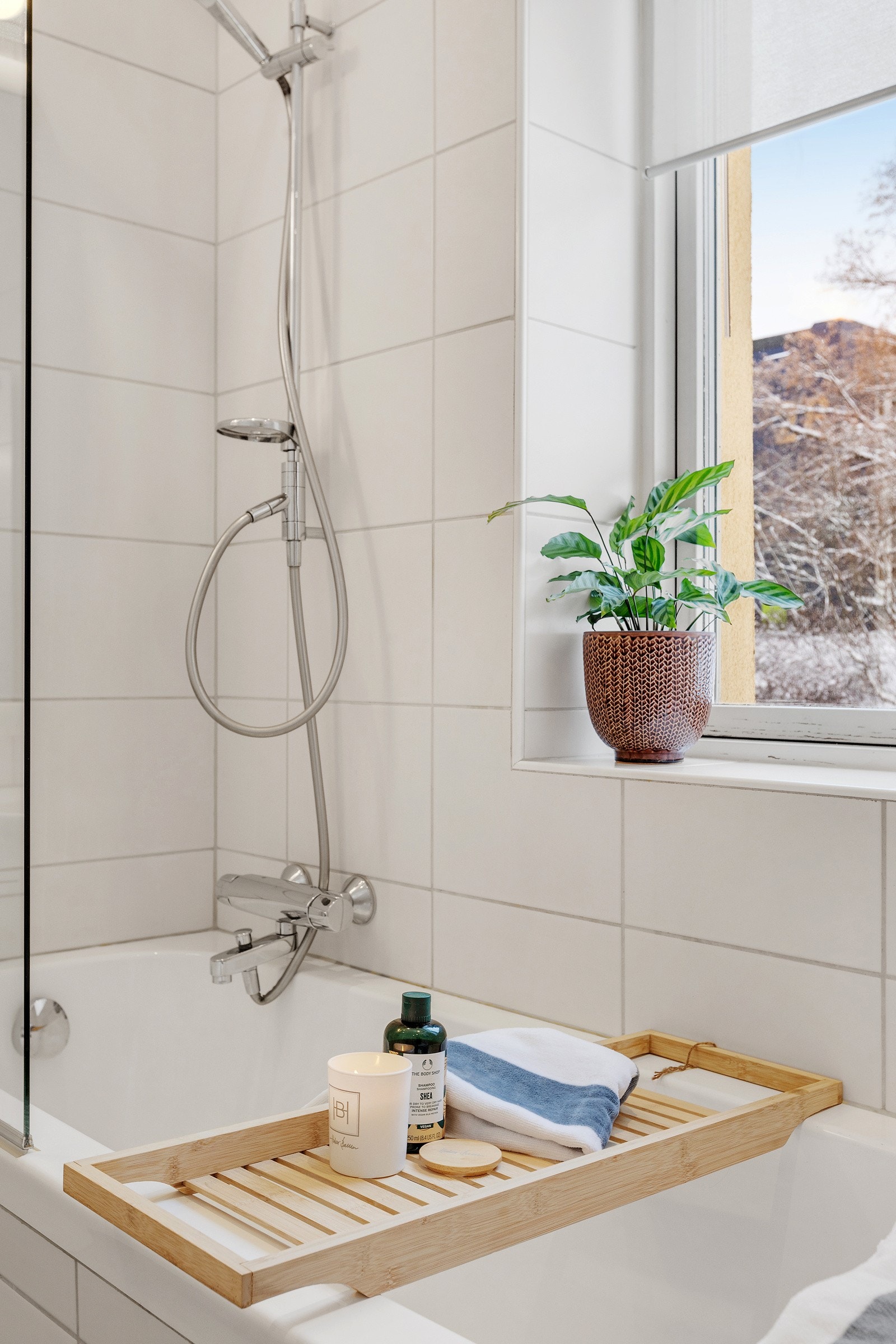 Badets store vindu gir godt med naturlig lys, samt gode luftemuligheter. Galleribilde