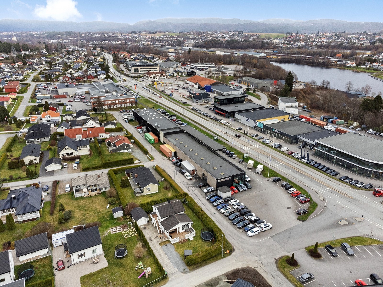 Det kort vei fra boligen både til Porsgrunn og Skien Galleribilde