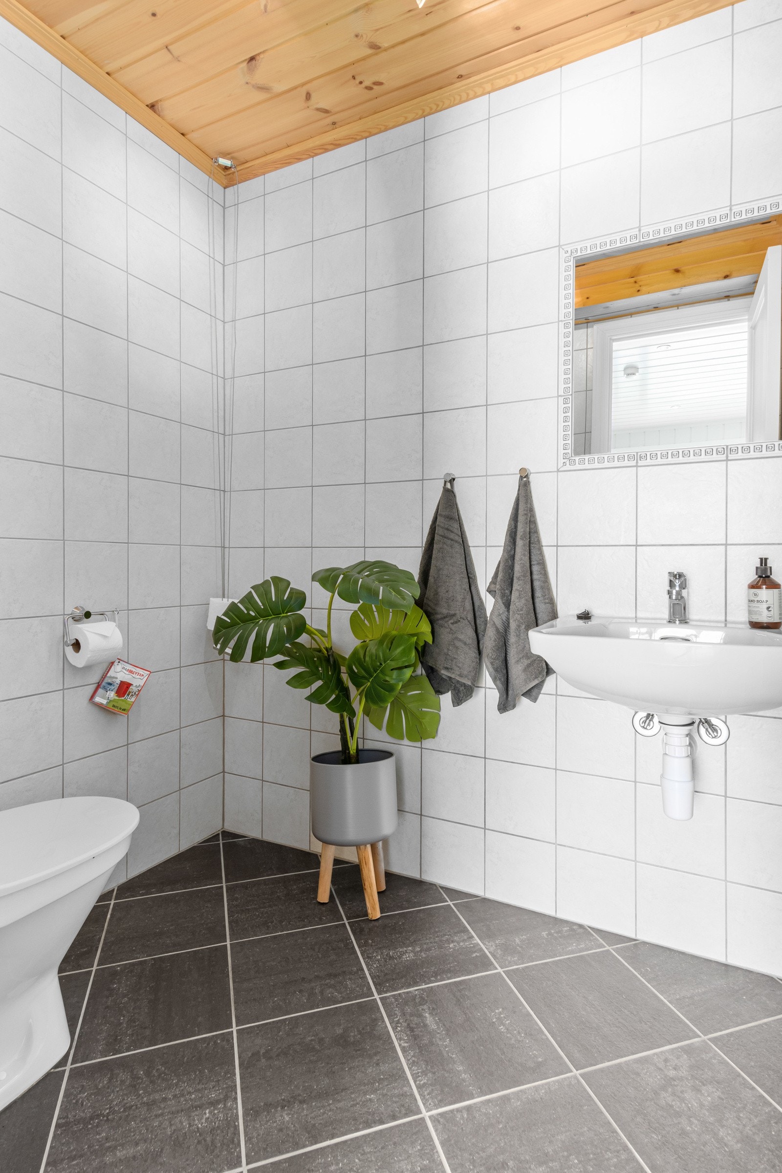 Bad/toalett i utleiedel. Galleribilde