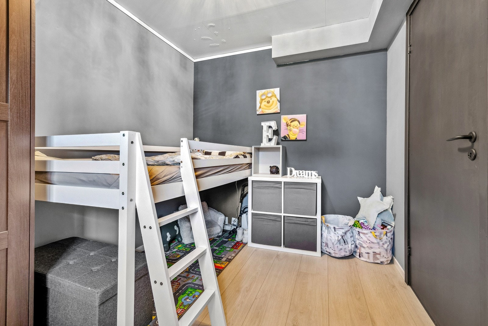 Rikelig lysinslipp på alle rom i leiligheten. Galleribilde