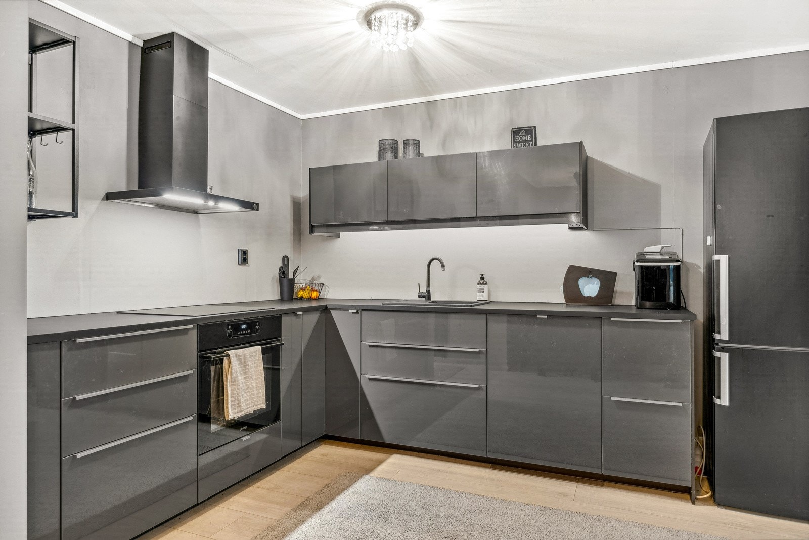 Innredning gir en sømløs fasade, med tidløst og moderne design. Galleribilde
