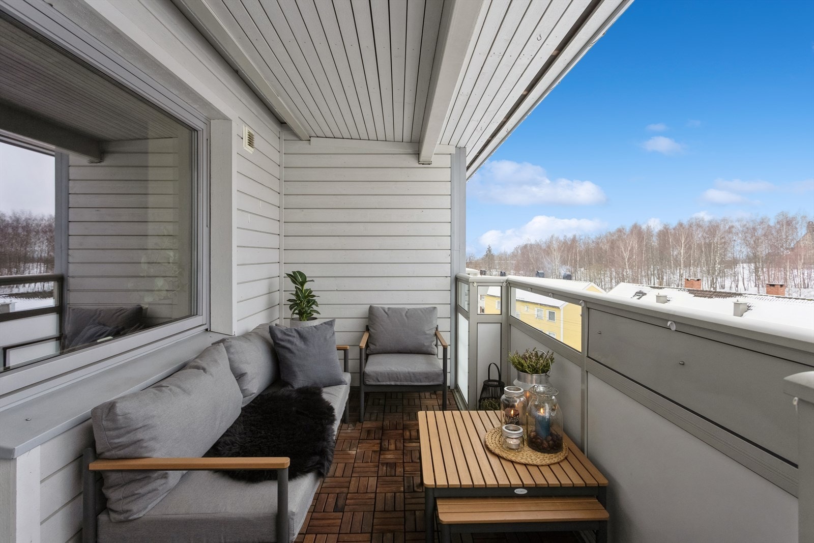 Det er god plass en romslig sittegruppe/lounge og grill Galleribilde