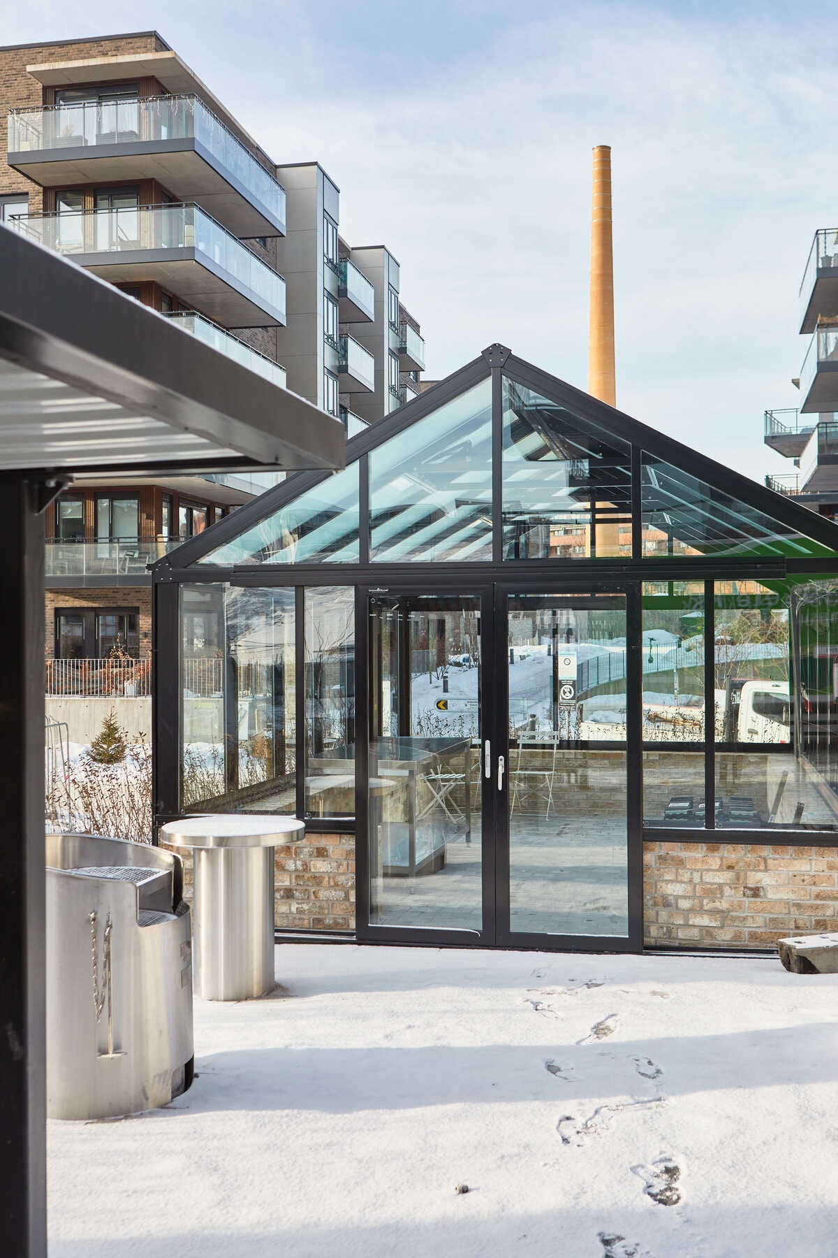 Som beboer har du også tilgang til felles fasiliteter som takterrasse, drivhus, verksted og et felleslokale. Galleribilde