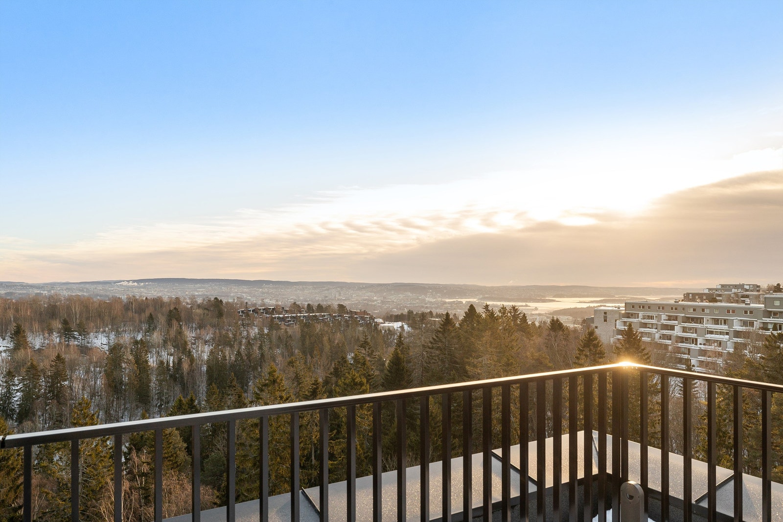 Fra den felles takterrassen er det i dag nydelig utsikt over Mærradalen og hovedstaden Galleribilde