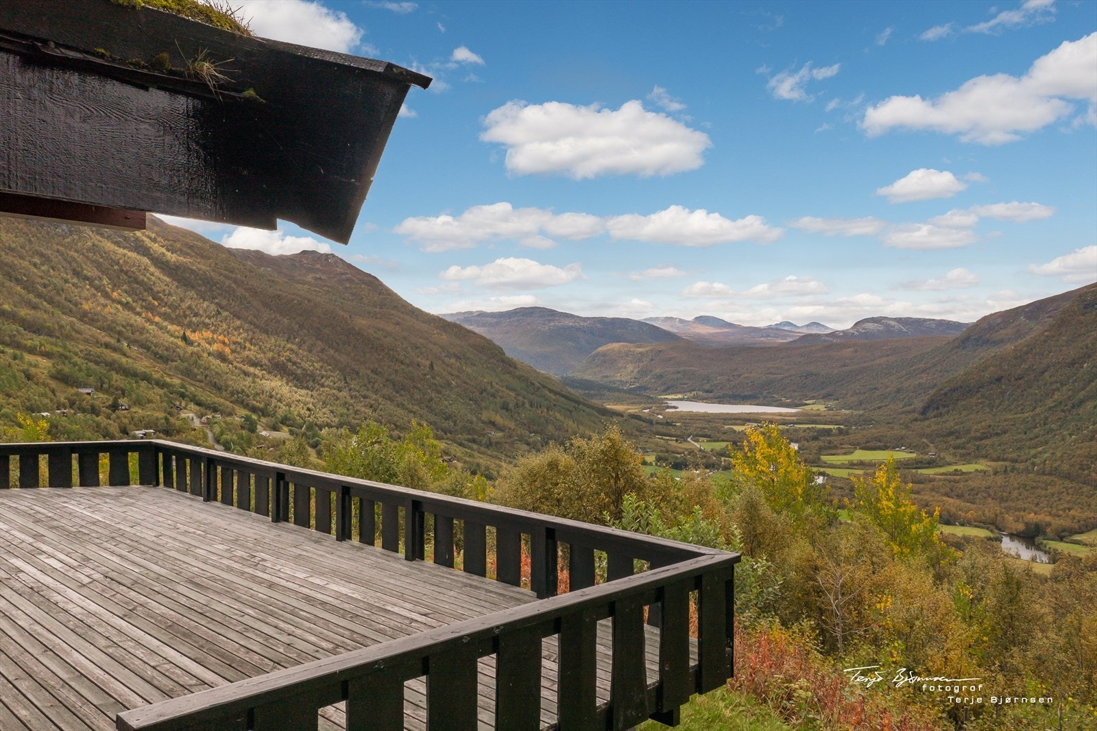 Velkommen til denne magiske utsikten over naturskjønne Grøndalen og Hemsedals mektige fjellpanorama! Galleribilde