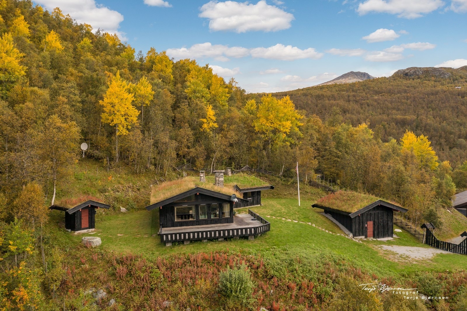 Det er natursti rett bak hytta som tar deg opp mot Hararhorn og Vavatn! Galleribilde