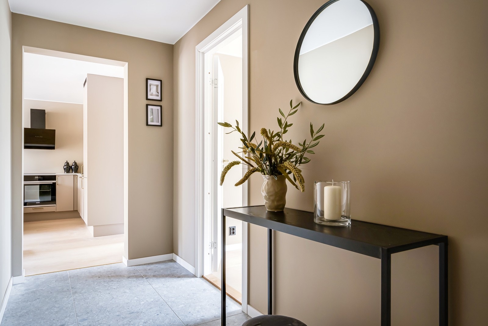 Gulvet er belagt med italienske fliser fra 2024. Galleribilde