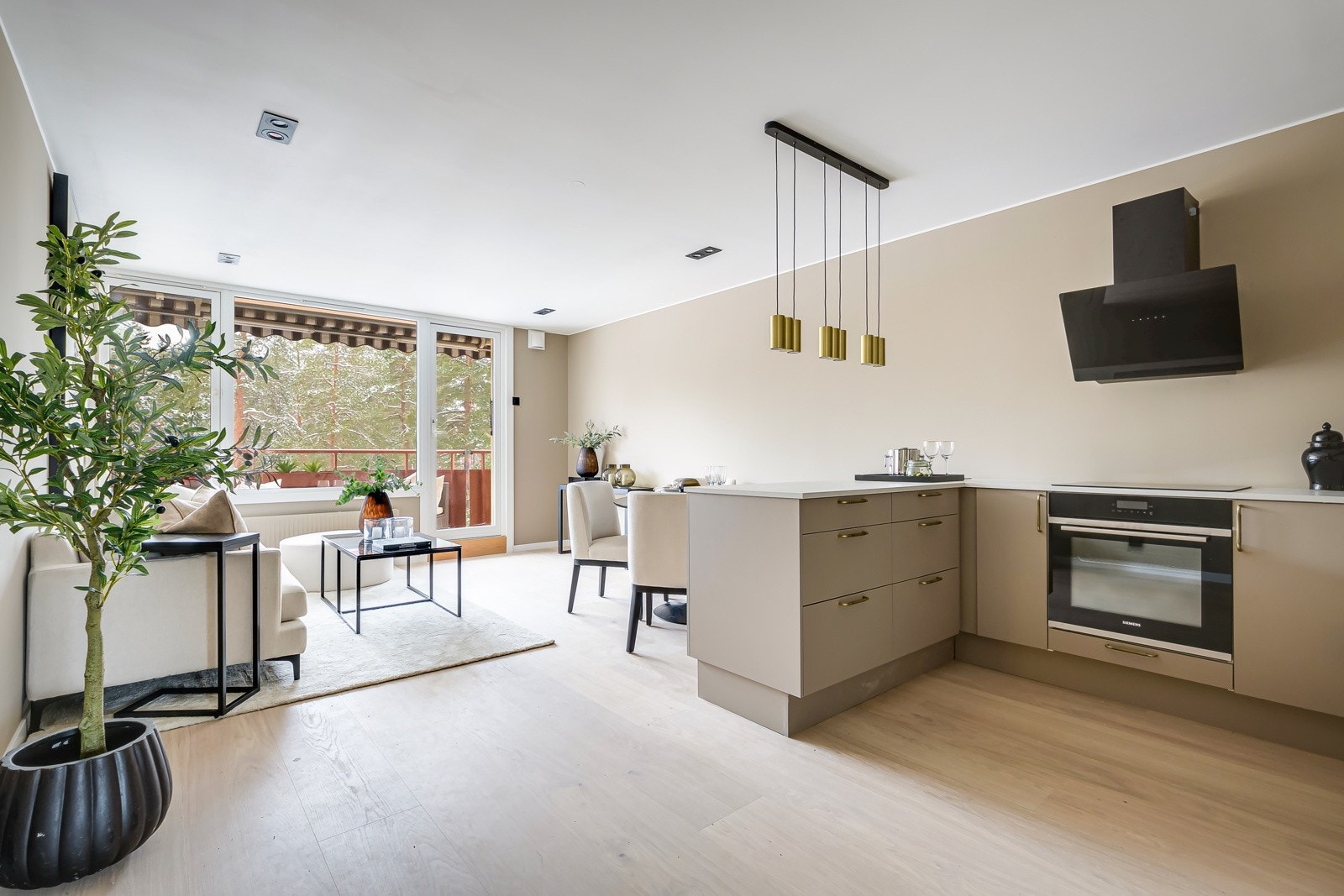 Vinduene er nye i 2015 med to-lags isolerglass. Galleribilde