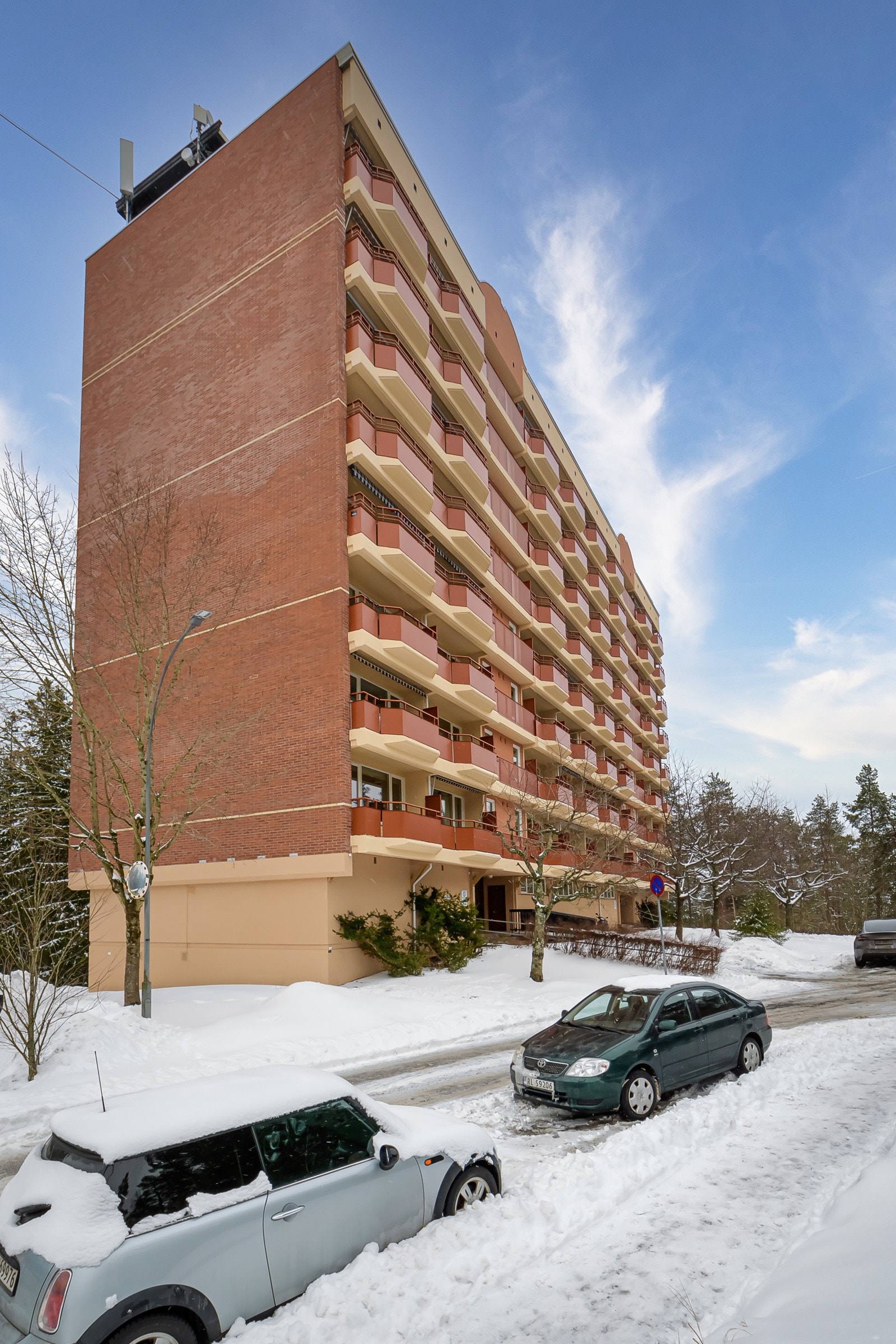 Attraktivt og rolig område på Lambertseter med kort gange til butikker, senter og kollektiv transport. Galleribilde