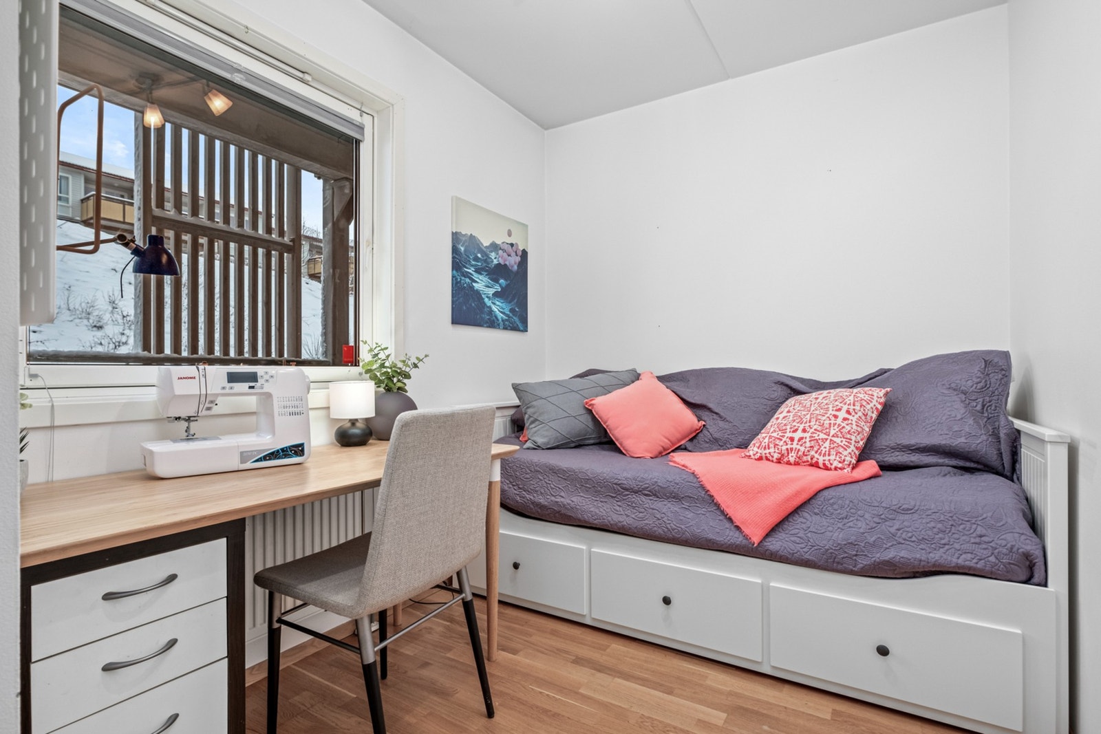 Soverom på ca. 6,9 m². Boligen har totalt 3 soverom Galleribilde