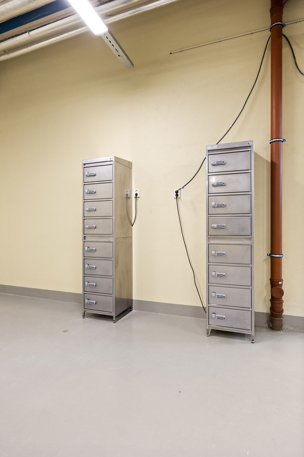 I tillegg er det ladeskap til sykkelbatterier. Galleribilde