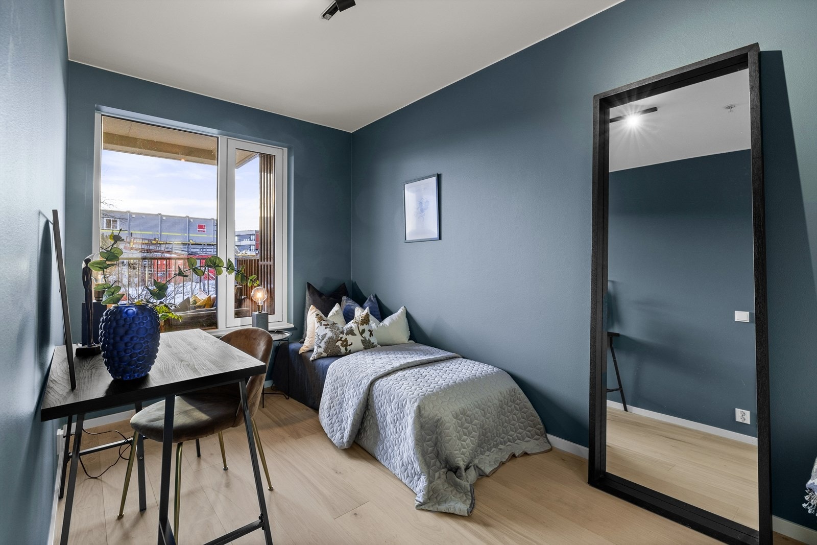 Soverom 3: Dette soverommet er også av god størrelse og har i tillegg egen bod/walk-in-closet. Galleribilde