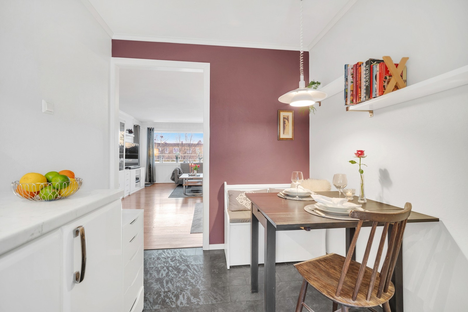 Her er det også plass til et lite frokostbord. Galleribilde