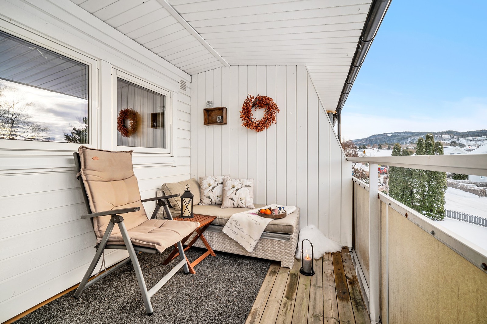 På sommerstid nyter man solen fra ca. kl. 13:00 til solnedgang. Galleribilde