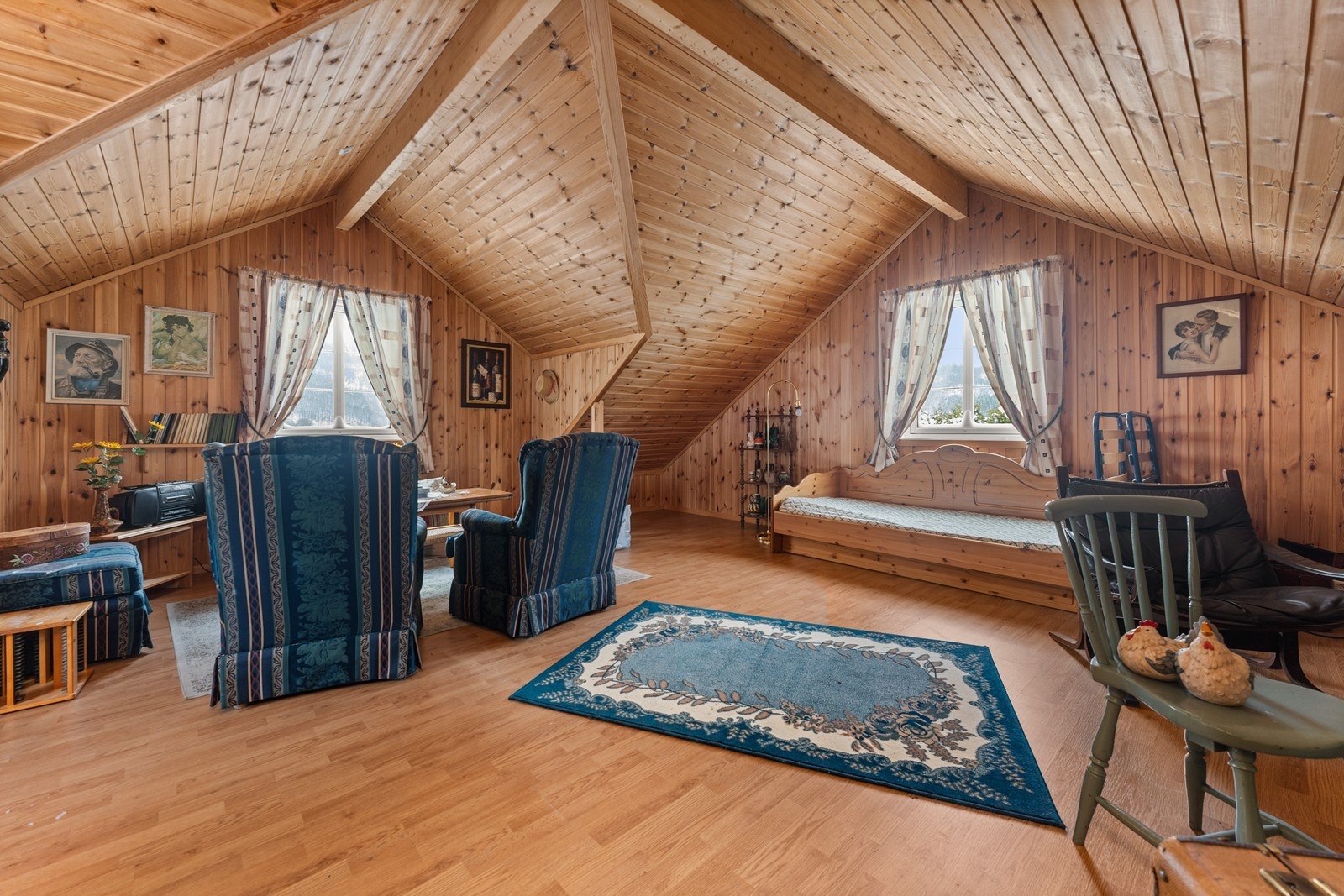 Stor loftstue med mange bruksmuligheter. Galleribilde