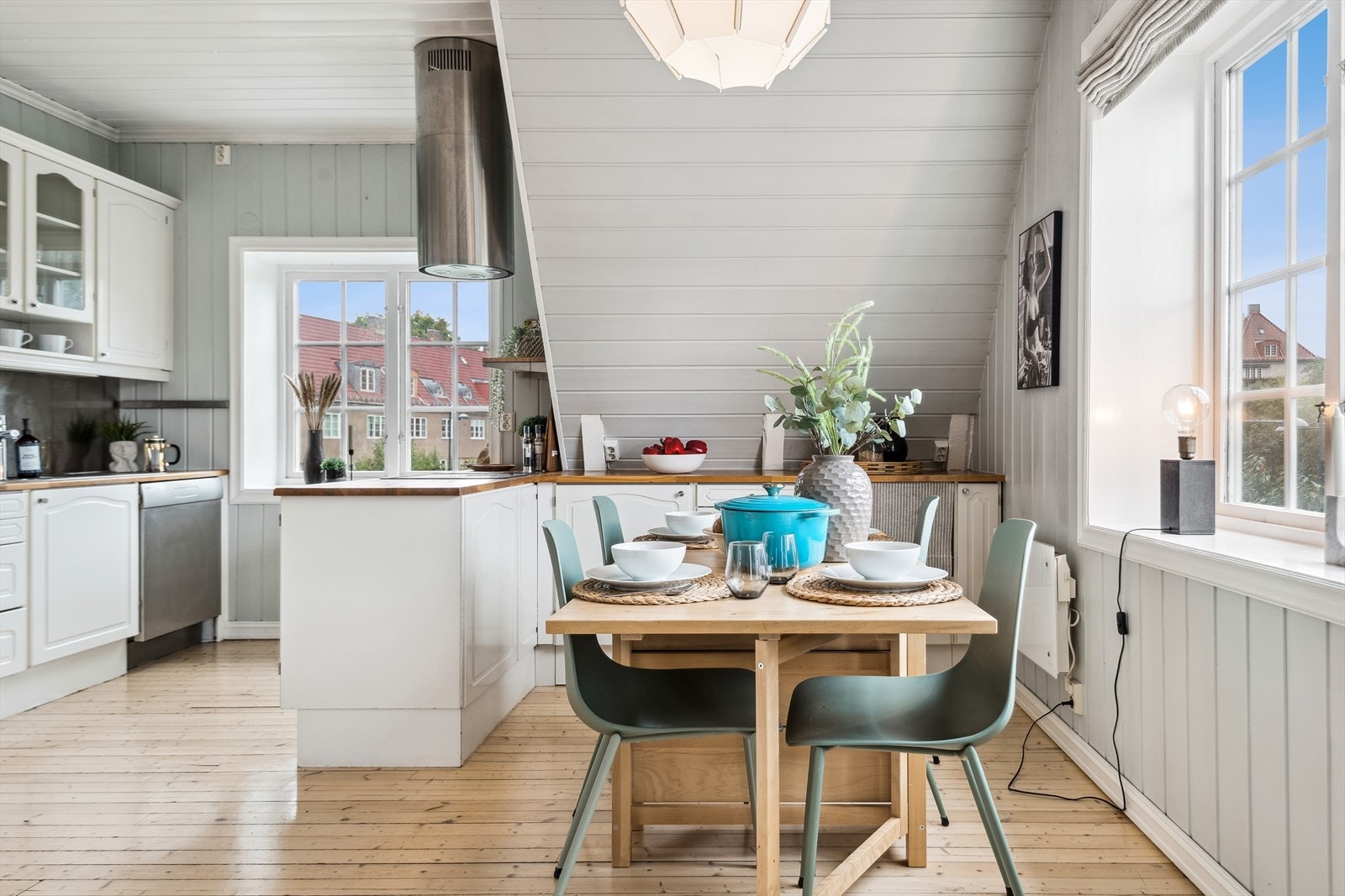 Spiseplassen finner sin naturlige plassering i hjørnet for kjøkkenet. Galleribilde