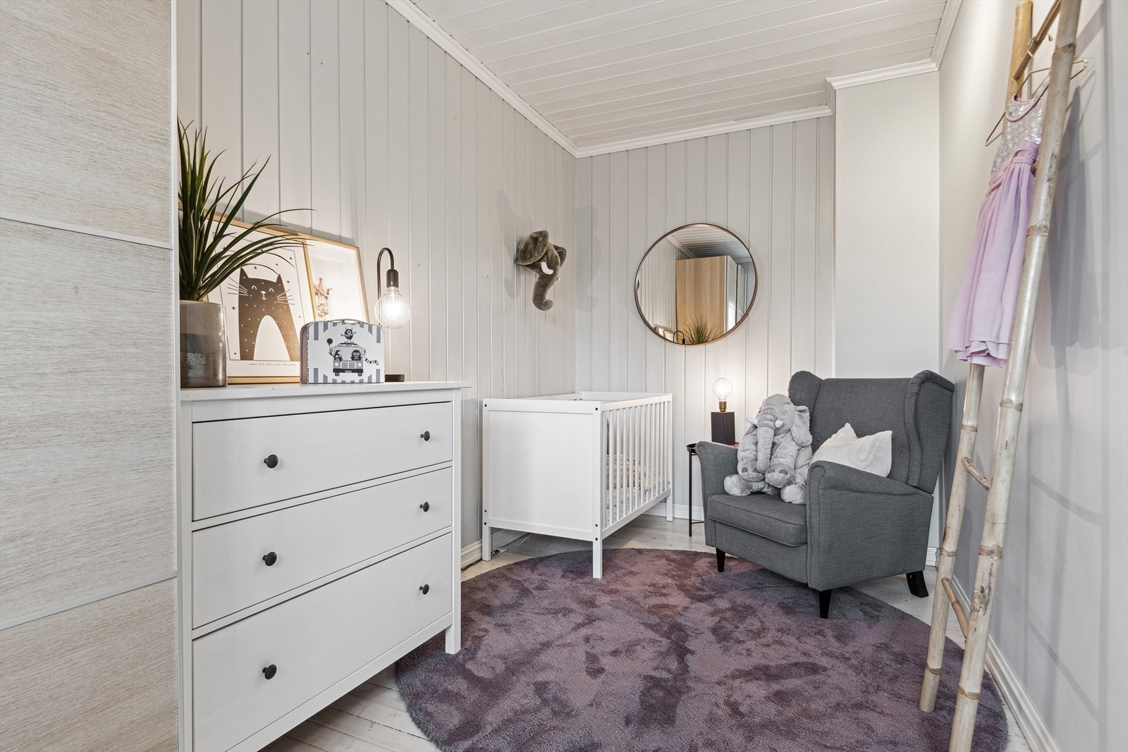 Soverommet er av god størrelse og har skyvedørsgarderobe. Galleribilde