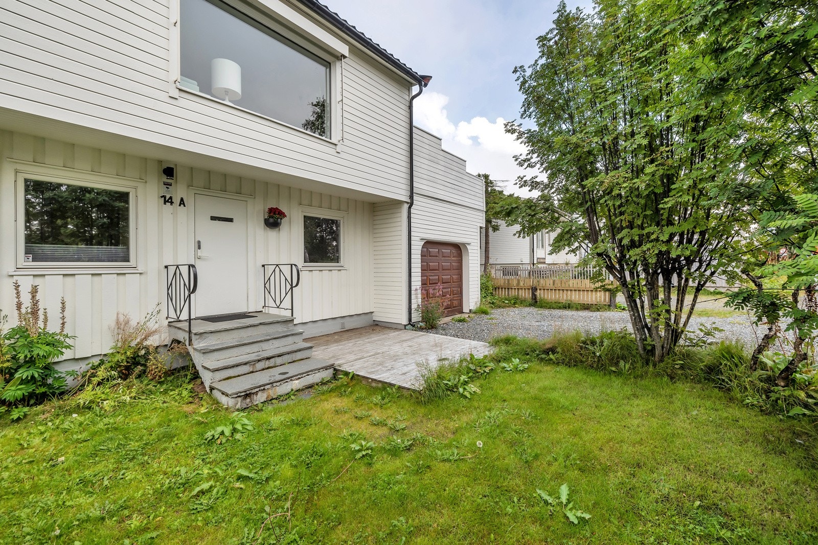 Prost Schielderups Gate 14A er en svært innbydende og fin vertikaldelt bolig beliggende på Sommerlyst/Bekkevoll på toppen av øya Galleribilde