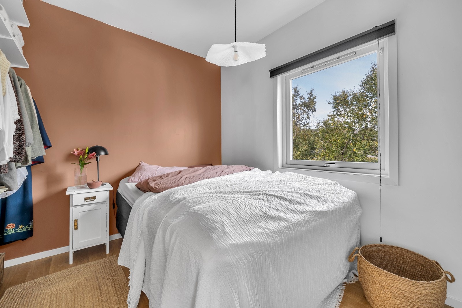 Innenfor kjøkkenet finner du det 3. og siste soverommet i hoveddelen Galleribilde