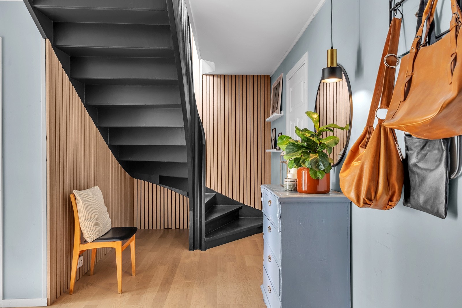 Koselig trappegang med spiler Galleribilde