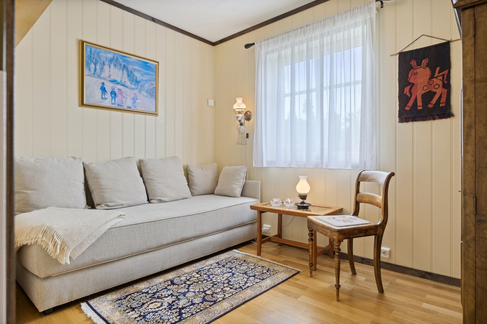 Rom i andre etasje som har blitt brukt som en ekstra stue. Galleribilde